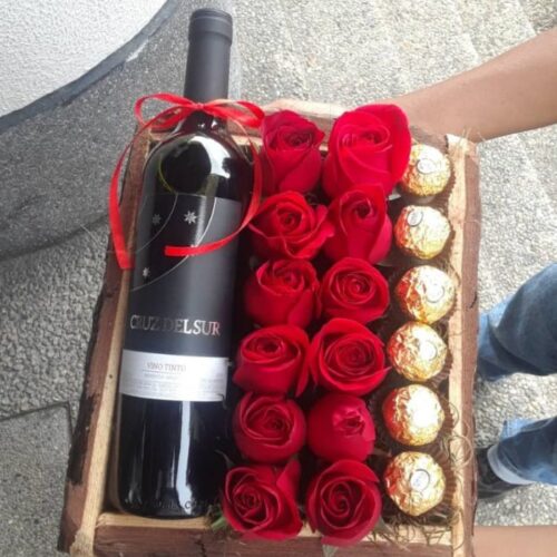 Tentacion de Amor - Arreglo de Rosas, Bombones y Vino